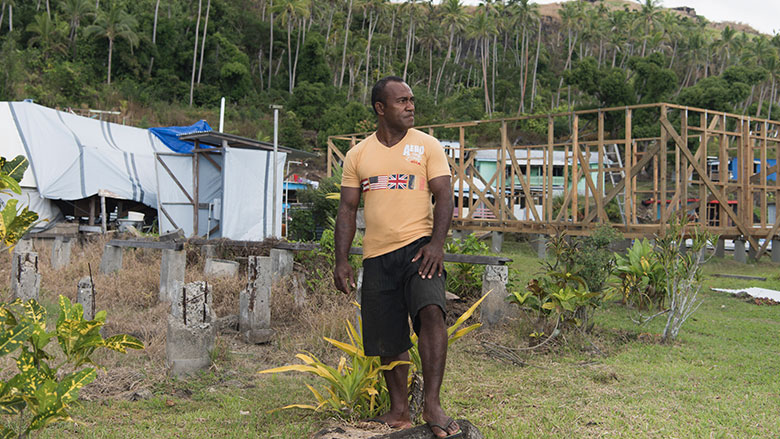 Raivolita Tabusoro at the site of his old home and future home in Nambukadra, Fiji. (Alana Holmberg/World Bank)