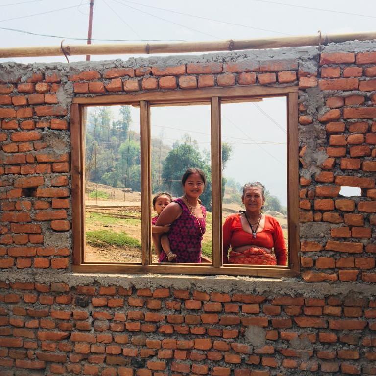 Women at a reconstruction site in Nepal. © Keiko Sakoda/World Bank