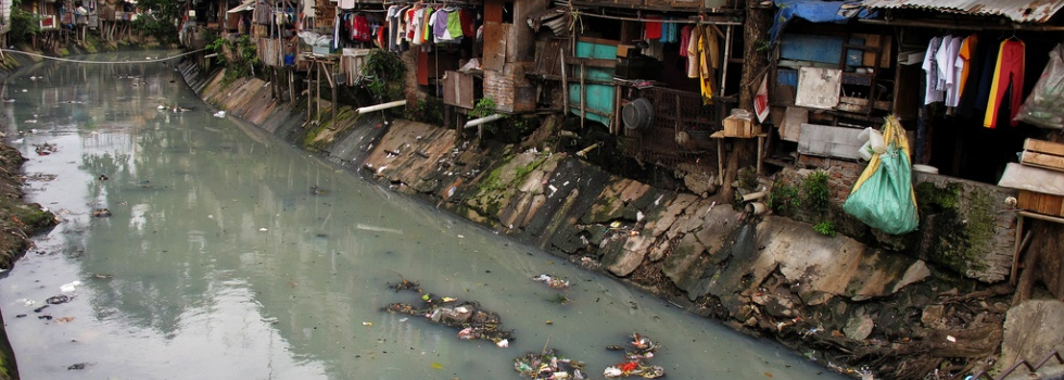 A street floods in Manila, site of the Third Flood Risk Management and Urban Resilience Workshop.