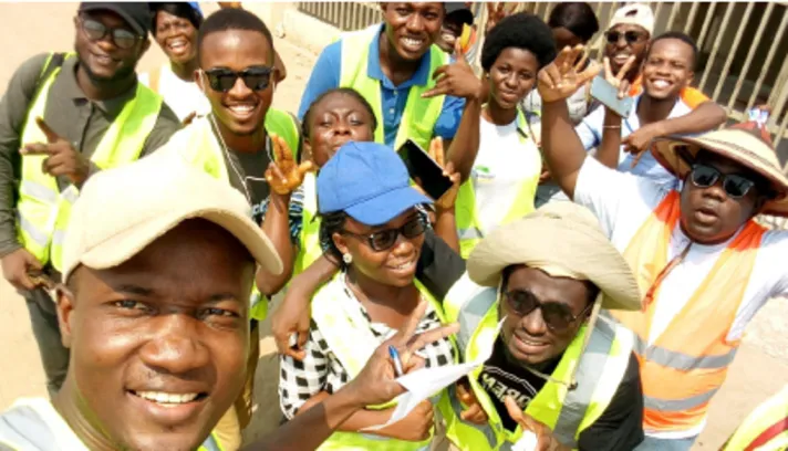 L’équipe de cartographie Open Cities Accra commence la collecte des données sur le terrain. Les projets Open Cities forment des résidents locaux, des étudiants et d’autres personnes à identifier des infrastructures vulnérable grâce aux technologies numériques, telles que les drones et les applications de téléphonie mobile