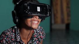 The star of the Our Home, Our People VR film, 12-year old Catalina watches her story in a headset for the first time. © Tom Perry/World Bank.