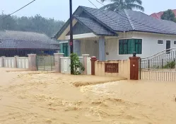 Efficiency and equity in urban flood management policies: A systematic urban economics exploration